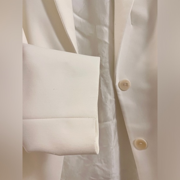 Zara White Blazer - Picture 1 of 4